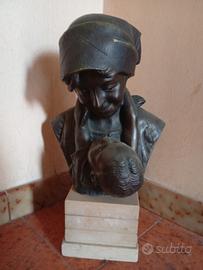 statua in bronzo della maternità 