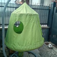 casa sospesa con finestre 