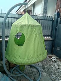 casa sospesa con finestre 