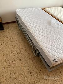 Letto con telecomando