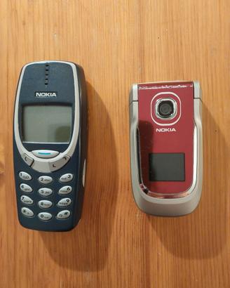 TELEFONINI NOKIA UNO E´IL 3310 famoso. Una radio.