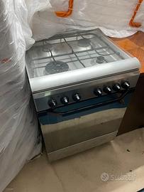 Cucina Indesit Inox 4 fuochi + Forno - Come NUOVA