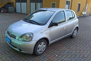 TOYOTA YARIS 1000