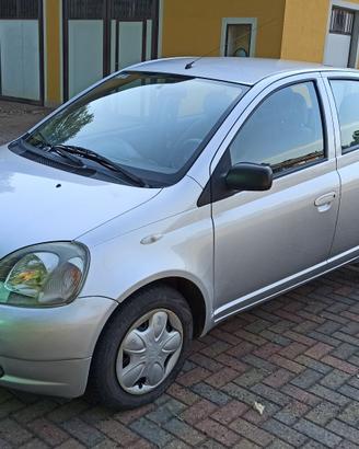 TOYOTA YARIS 1000