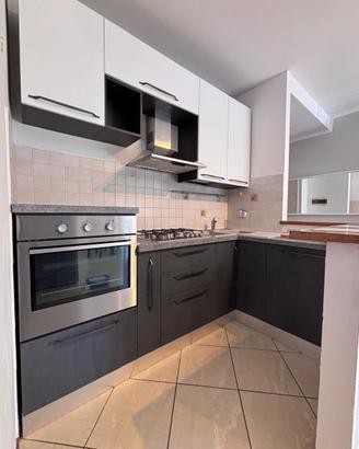 Cucina Angolare Completa di Elettrodomestici