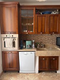 Cucina in legno e marmo
