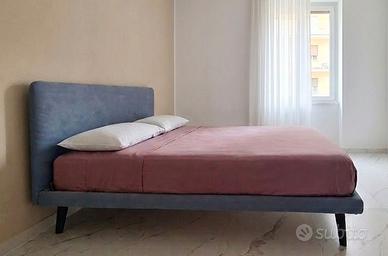 LETTO MATRIMONIALE CON TESTIERA IN MICROFIBRA