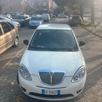 Lancia y platino
