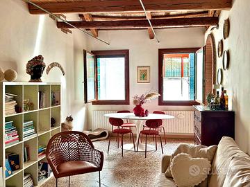 tavolo Tulip ovale marmo Carrara 160x85
