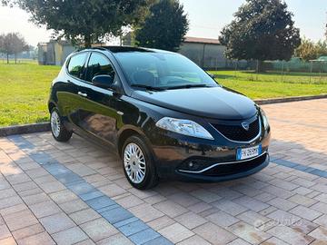 Lancia Ypsilon 1.2 69 CV 5 porte Platinum