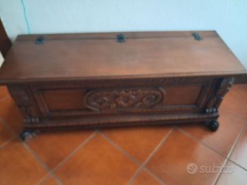 Cassapanca in legno