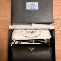 PRADA borsa pouch a tracolla in pelle nera 1BC239