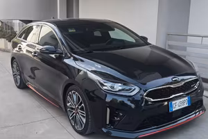 Kia ProCeed /  1.6 T-GDI GT DCT 204cv
