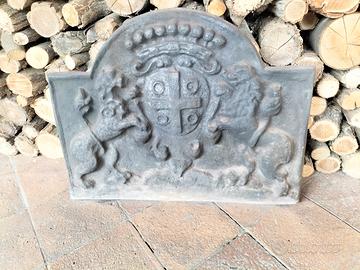 Piastra da camino antica in ghisa 