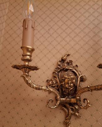 Applique classiche a 2 luci in metallo – finitura