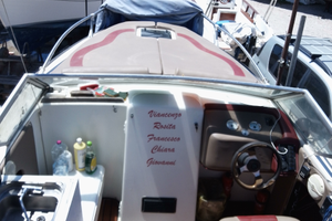 Barca semicabinata con fuoribordo 8 metri