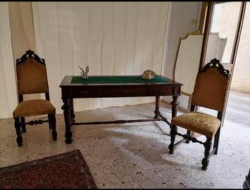 scrivania più due sedie,antichi