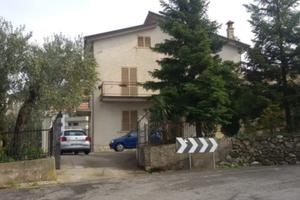 Villetta bifamiliare con giardino privato