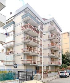 Scuola Canopoleno, 150 mq., box, posti auto