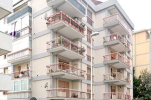 Scuola Canopoleno, 150 mq., box, posti auto
