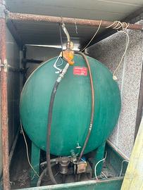 Cisterna per gasolio con vasca e motore elettrico