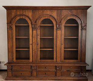 Credenza in legno con vetri e cassetti