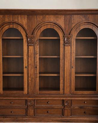 Credenza in legno con vetri e cassetti