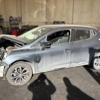 RENAULT CLIO 1.2B - ANNO 2018 - PER RICAMBI