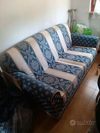 Divano tre posti
