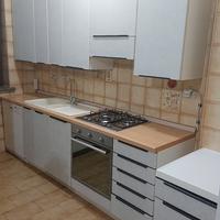 Cucina con elettrodomestici parziale 