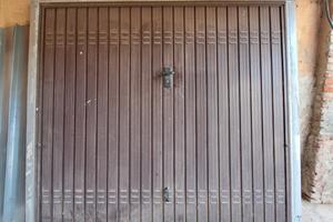 Basculante in metallo per garage