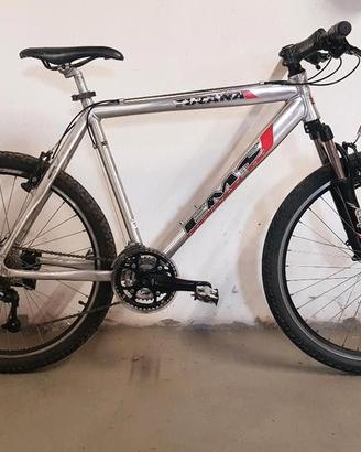 MTB IN ALLUMINIO RUOTE DA 26 POLLICI 