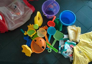 Sacca con giochi da spiaggia+salvagente+2 coppie b