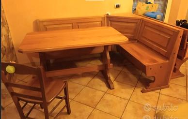 tavolo con cassapanca 