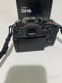 panasonic lumix gh6 con kit lenti e batterie