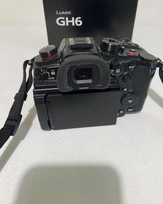 panasonic lumix gh6 con kit lenti e batterie