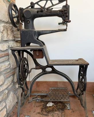Macchiana da cucire antica