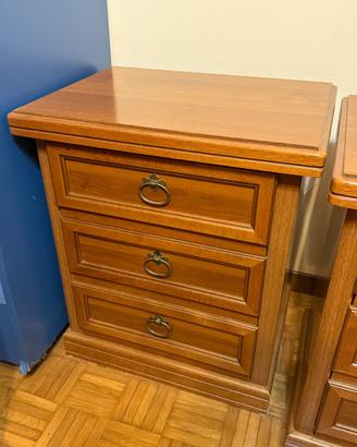 Comodini in legno noce