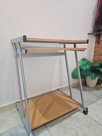 scrivania con rotelle
