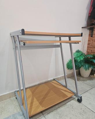 scrivania con rotelle