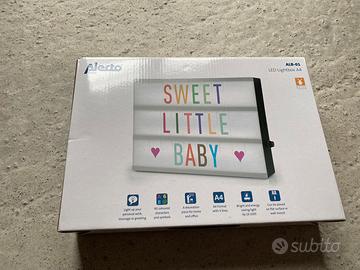 Lavagnetta retroilluminato con letterine colorate