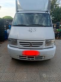 Renault Mascott