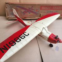 ARREO BEECRAFT PIPER con motore a scoppio in box