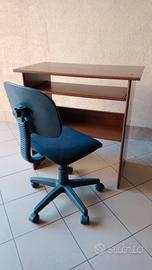 scrivania con sedia 