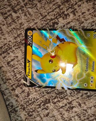 Carta Pokemon Pikachu V del 2021
