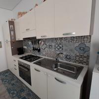 Cucina componibile con elettrodomestici