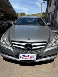 Mercedes-benz E 220 COUPE’