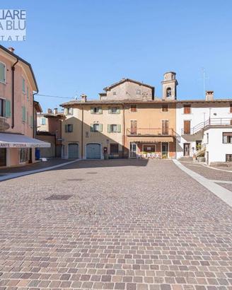 Casa indipendente di 200 m² con più di 5 locali a 