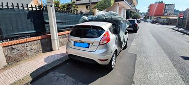 Ford Fiesta 2013 marciante incidentata