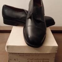 MOCASSINI NUOVI  N°43  CON I  LACCI